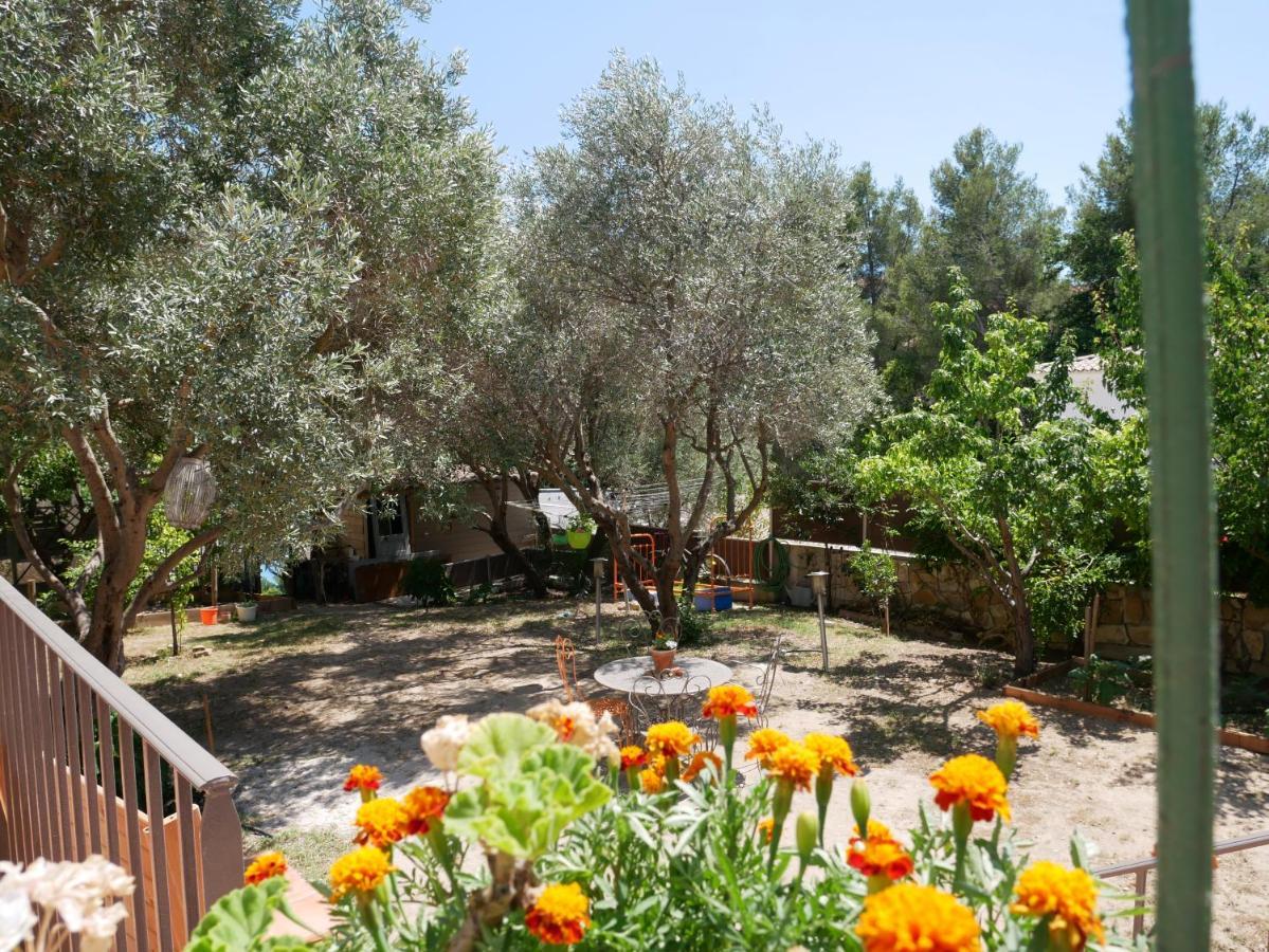 Nature Hostel La Ciotat Bagian luar foto